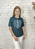 Жіноча футболка вишиванка зеленого кольору вишита біло-блакитним хрестиком