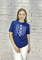 Жіноча футболка вишиванка синього кольору вишита біло-сірим хрестиком