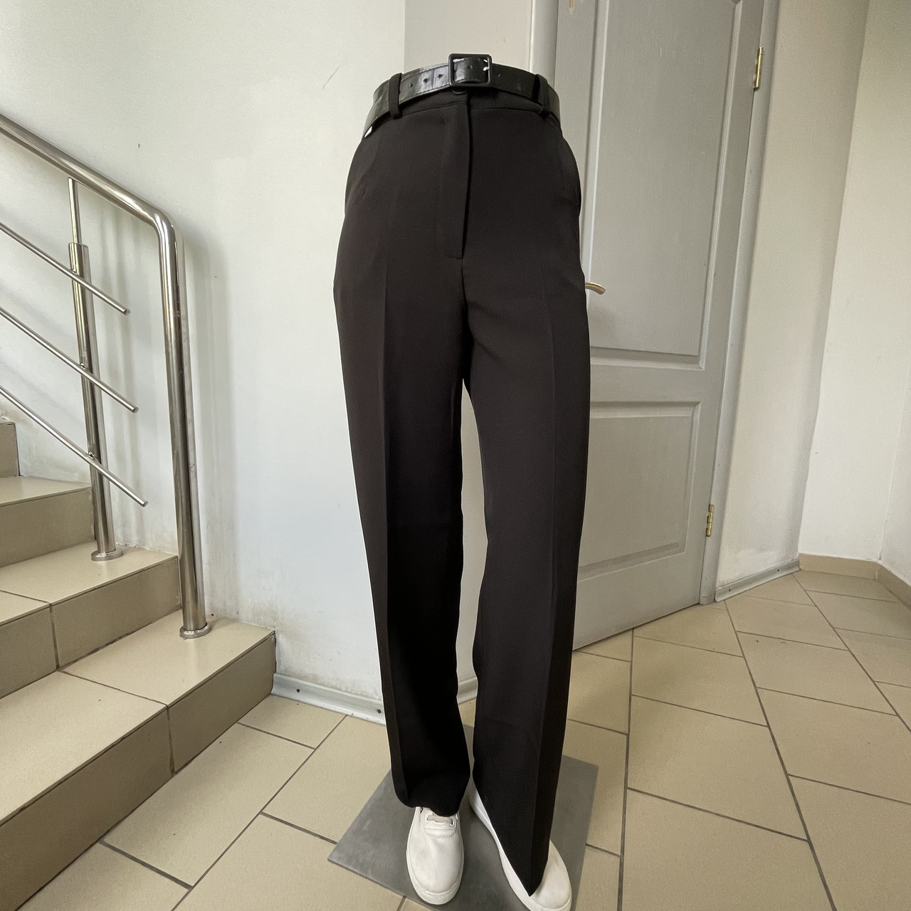 Прямі чорні брюки жіночі з поясом, фото 1