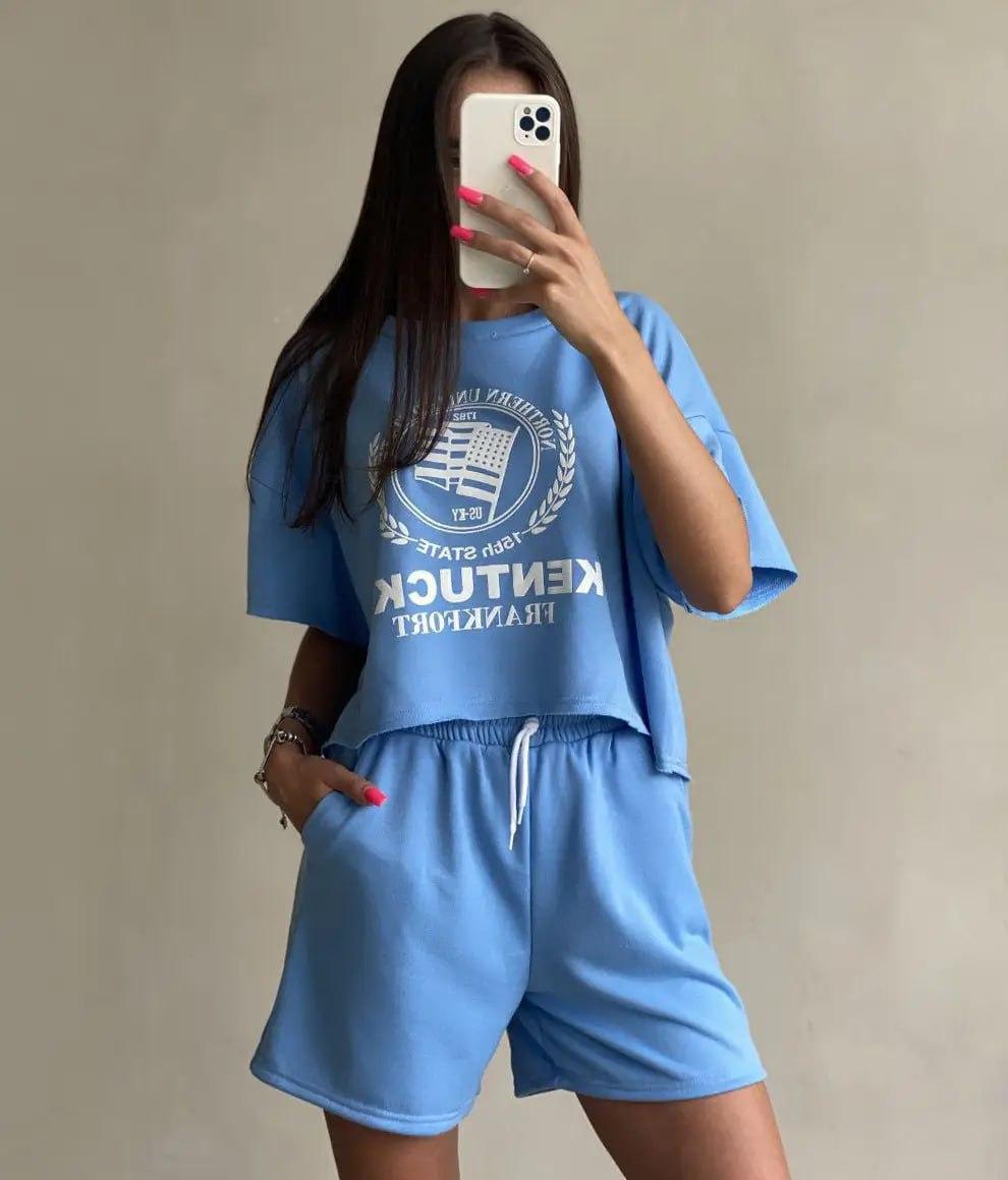 Жіночий літній костюм: футболка вільного крою та шорти з принтом, фото 1