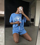 Жіночий літній костюм: футболка вільного крою та шорти з принтом, фото 3