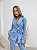 Блакитний модний стильний жіночий костюм-трійка (штани + топ + піджак) з костюмної тканини, фото 7