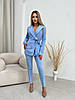 Блакитний модний стильний жіночий костюм-трійка (штани + топ + піджак) з костюмної тканини, фото 9
