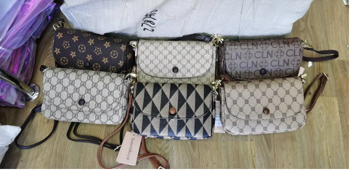 Сумочка жіноча крос-боді з клапаном та довгим ремінцем у різних кольорах Liza, фото 1