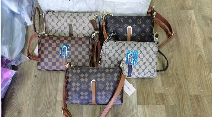 Сумочка жіноча крос-боді 26*18 см на блискавці з довгим ремінцем у різних кольорах Liza, фото 1