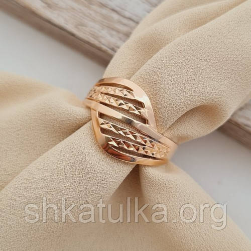 Каблучка золота з орнаментом без каменів широка 2.70