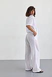 Жіночий літній костюм зі штанами та блузкою на зав'язках — білий колір, L (є розміри), фото 2