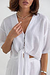 Жіночий літній костюм зі штанами та блузкою на зав'язках — білий колір, L (є розміри), фото 4