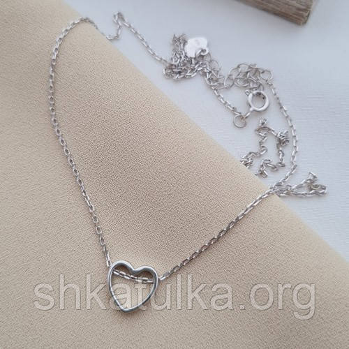 Серебряное колье тонкая цепочка с подвеской сердечком