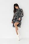 Шифонове плаття з абстрактним малюнком і оригінальним рукавом LIGHTER — чорний колір, S (є розміри), фото 3