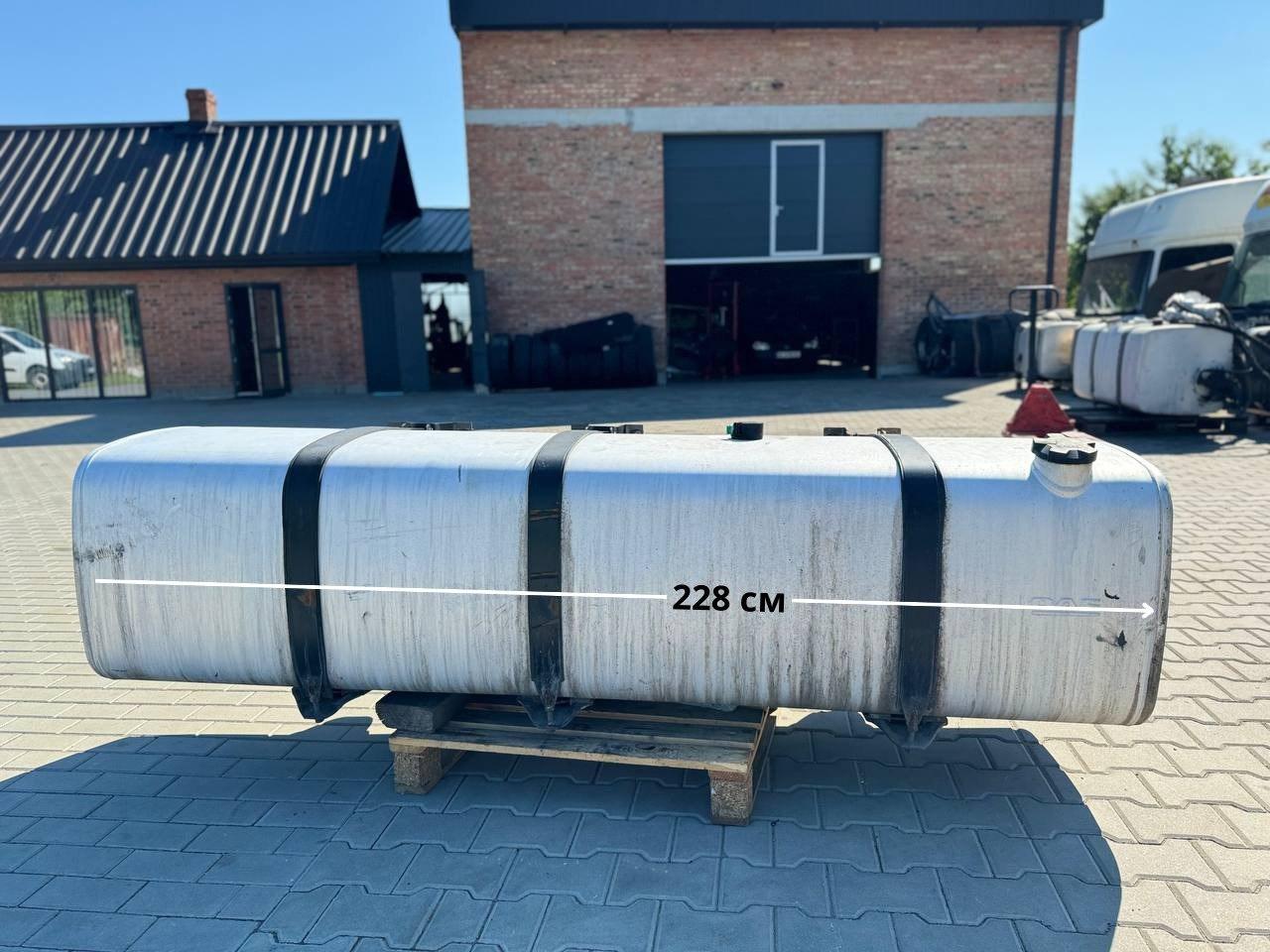 Паливний бак 900 л (з кронштейном) б/в DAF XF 105 (1733904) оригінал, 680х600х2280 мм