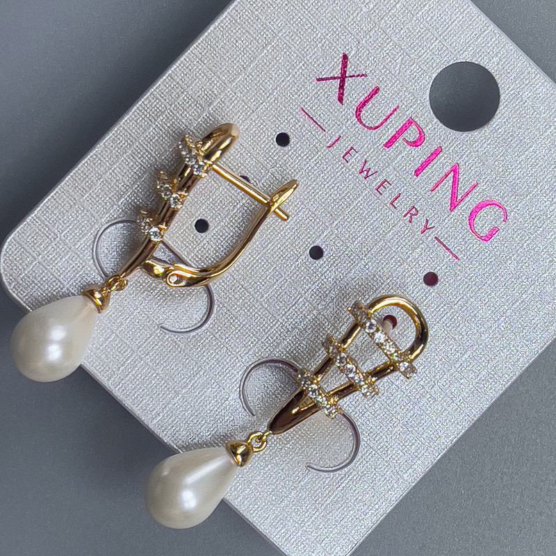 Сережки Xuping Позолота 18к з перлиною d-7х9мм та білими стразами L-32мм + -