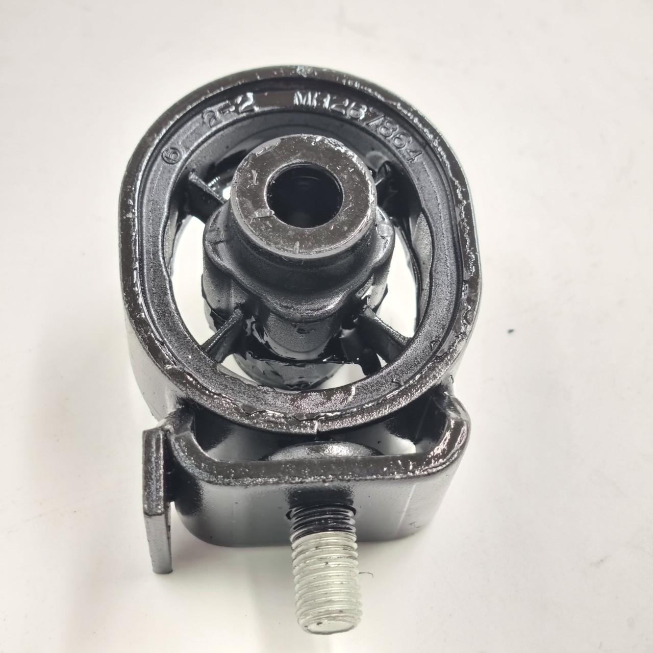 Опора (подушка) двигуна, роздатки задня, оригінал, Mitsubishi Pajero Sport 1990-2009 OEM MR267864