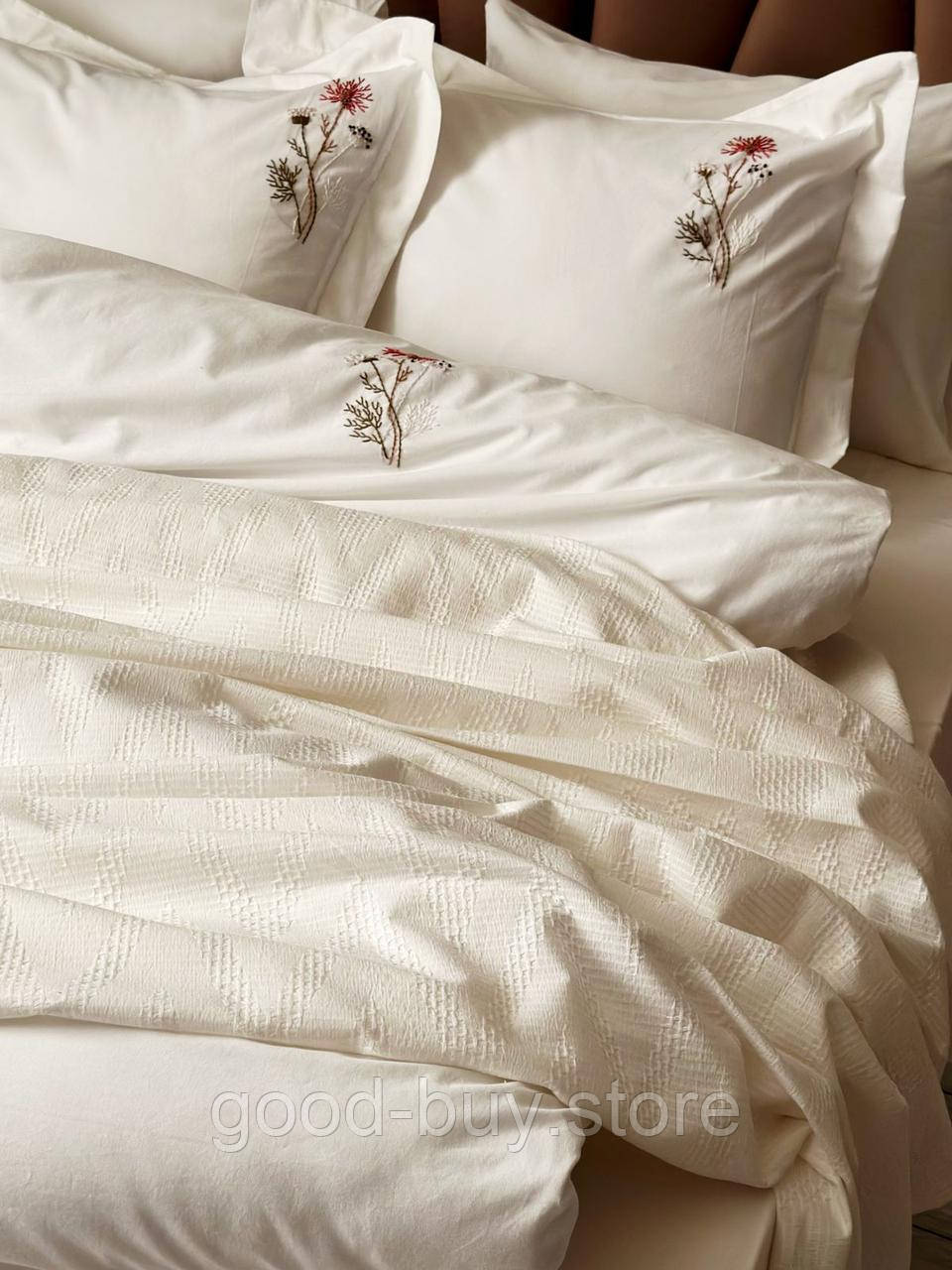 Постільна білизна з вишивкою і піке Saheser Noris cream євро 200х220