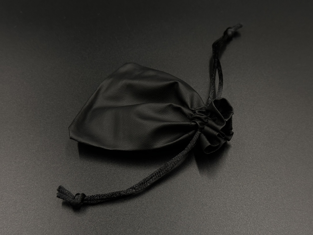 Подарунковий мішечок шкіряний на затяжках 7x9см чорного кольору, фото 1