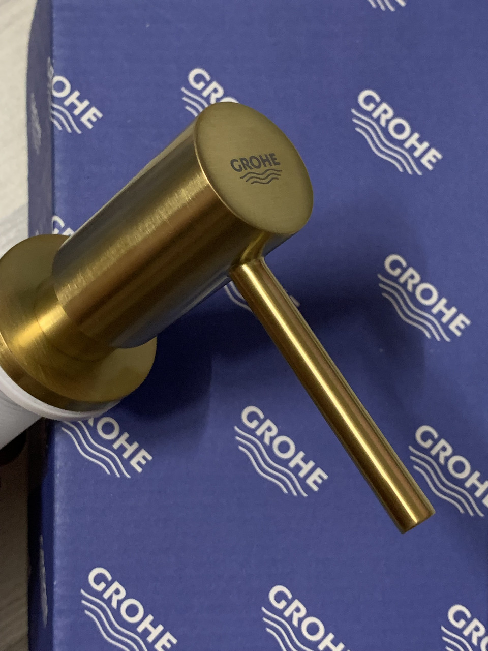 Дозатор для миючого засобу GROHE Cosmopolitan 40 535 GN0 матове золото