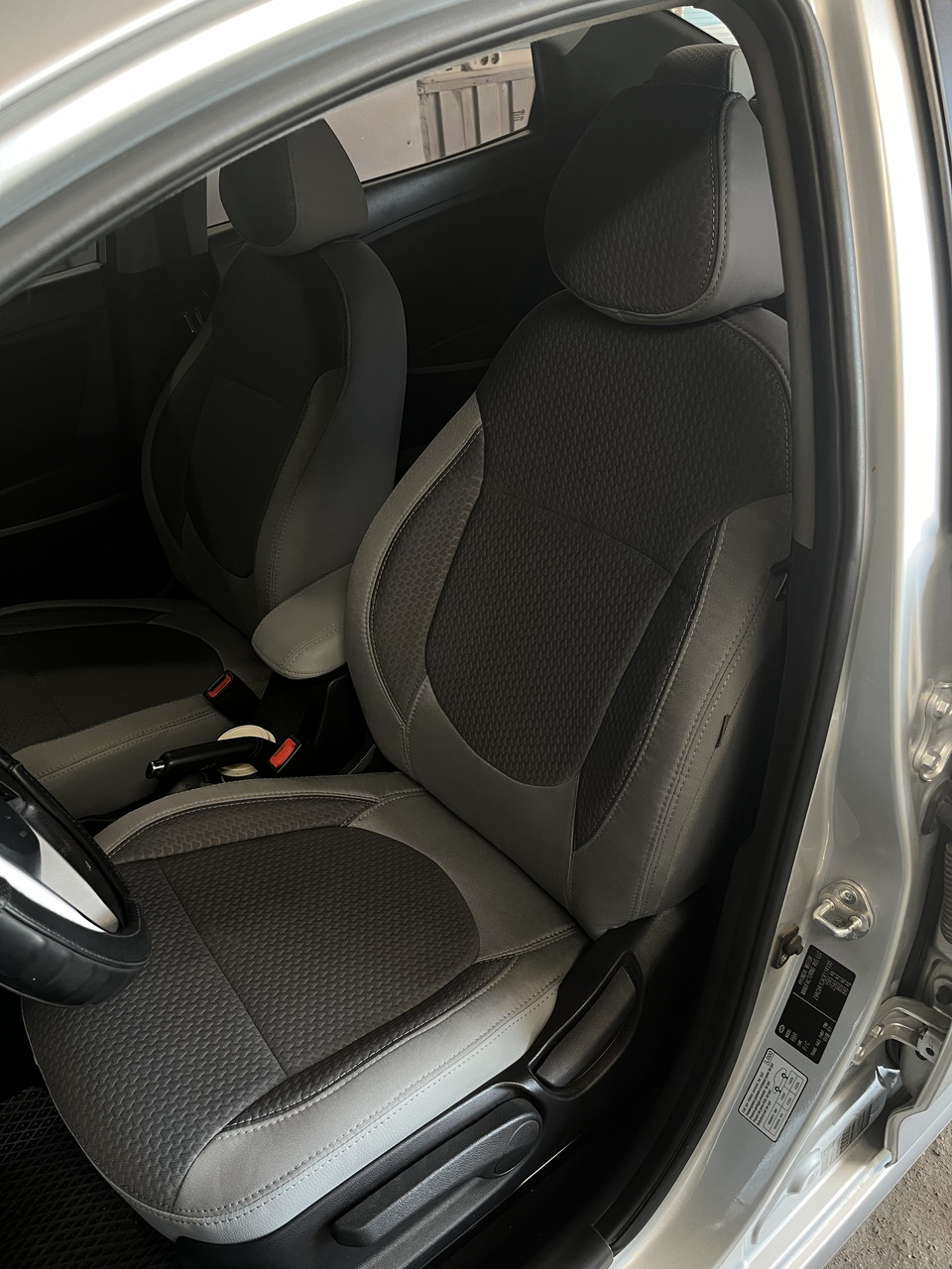 Автомобільні чохли для Hyundai Accent IV Solaris хетчбек з 2011 по 2017, фото 1
