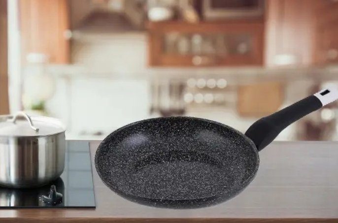 Сковорода UNIQUE 5132 18 см для електричних плит з антипригарним гранітним покриттям для смаження овочів і м'яса