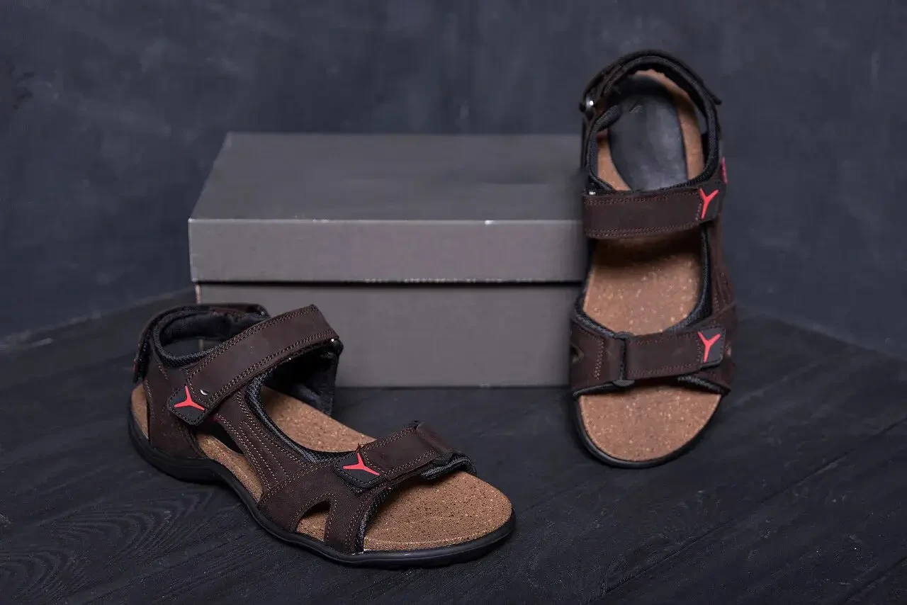 Шкіряні чоловічі босоніжки коричневого кольору на липучках