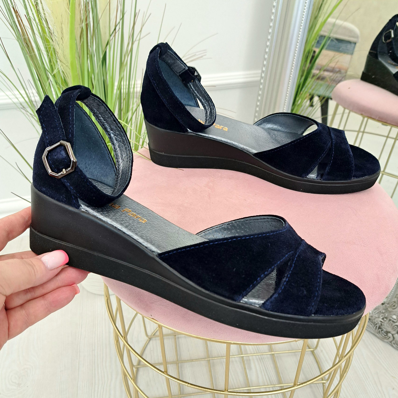 Босоніжки жіночі замшеві на танкетці, колір синій, фото 1