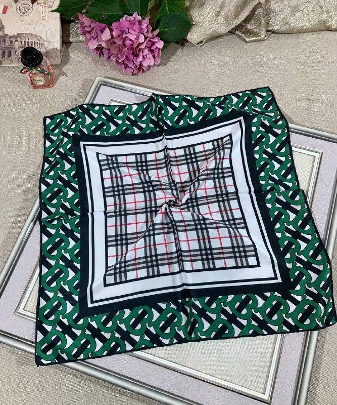 Невелика шовкова хустка Barbara 60*60 см зелена ручна обробка краю