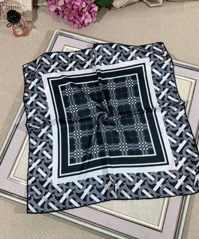 Невелика шовкова хустка Barbara 60*60 см чорний ручна обробка краю