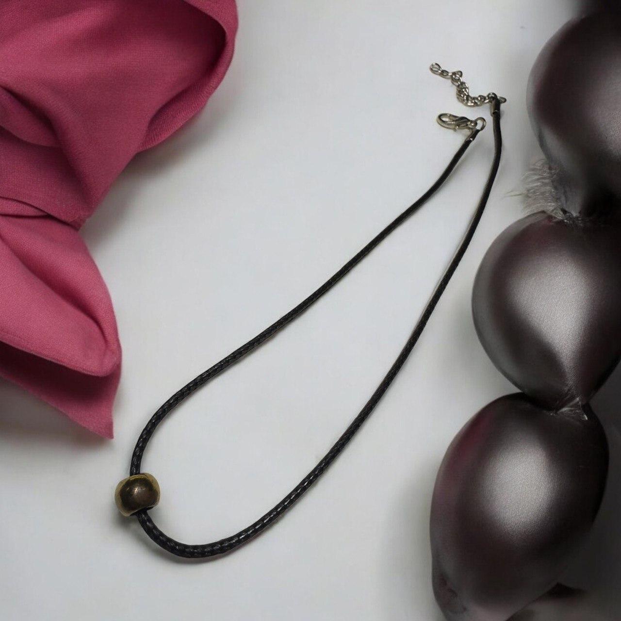 Чокер нитка на шию з намистиной (32 см, застібка 5 см)