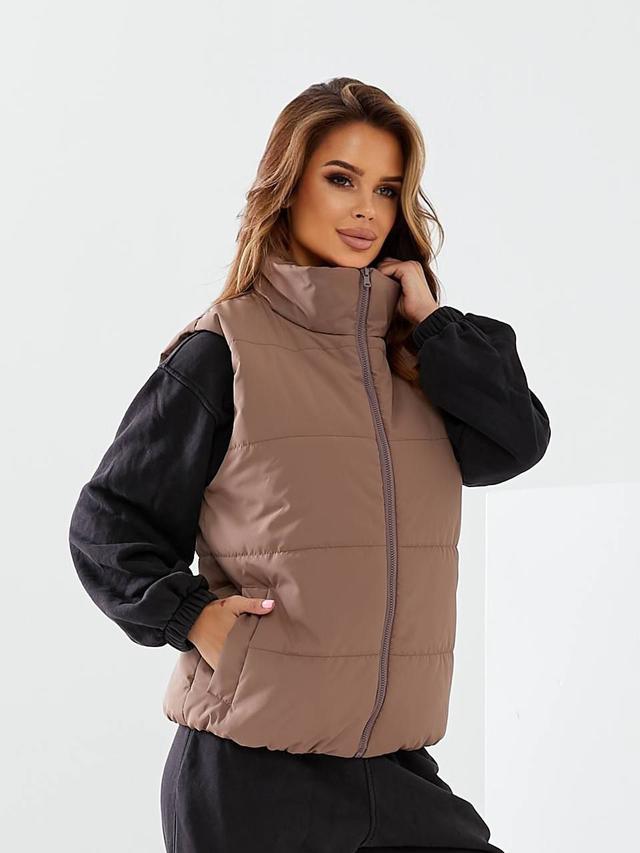 Гарний та зручний жіночий жилет з якісної плащівки наповнена синтепоном 150