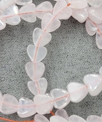 Рожевий кварц серце 6 мм/нитка тонований/22-24 намистини