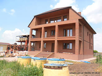 Работа движется споро, но надо дать времени схватиться клею