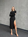 Жіноче чорне облягаюче плаття міді в рубчик з розрізом, фото 3