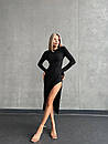 Жіноче чорне облягаюче плаття міді в рубчик з розрізом, фото 4
