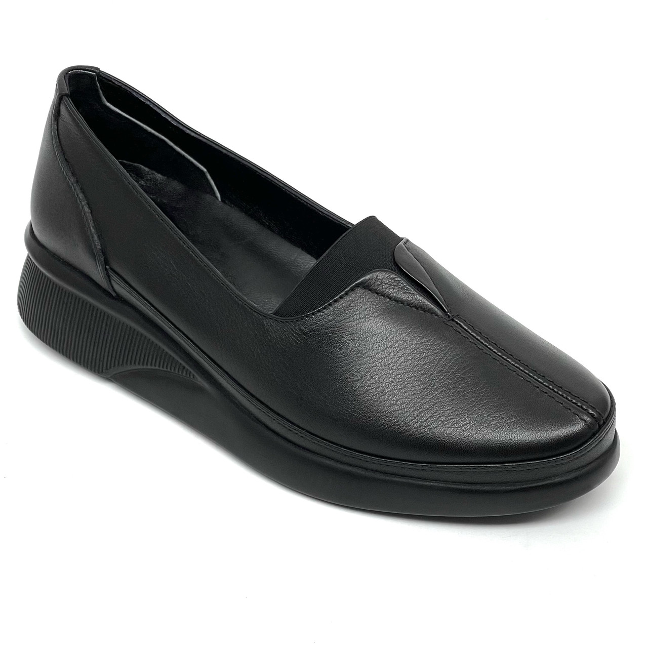 Жіночі шкіряні туфлі низькі чорного кольору AllShoes 2352SIYAN розмір 36