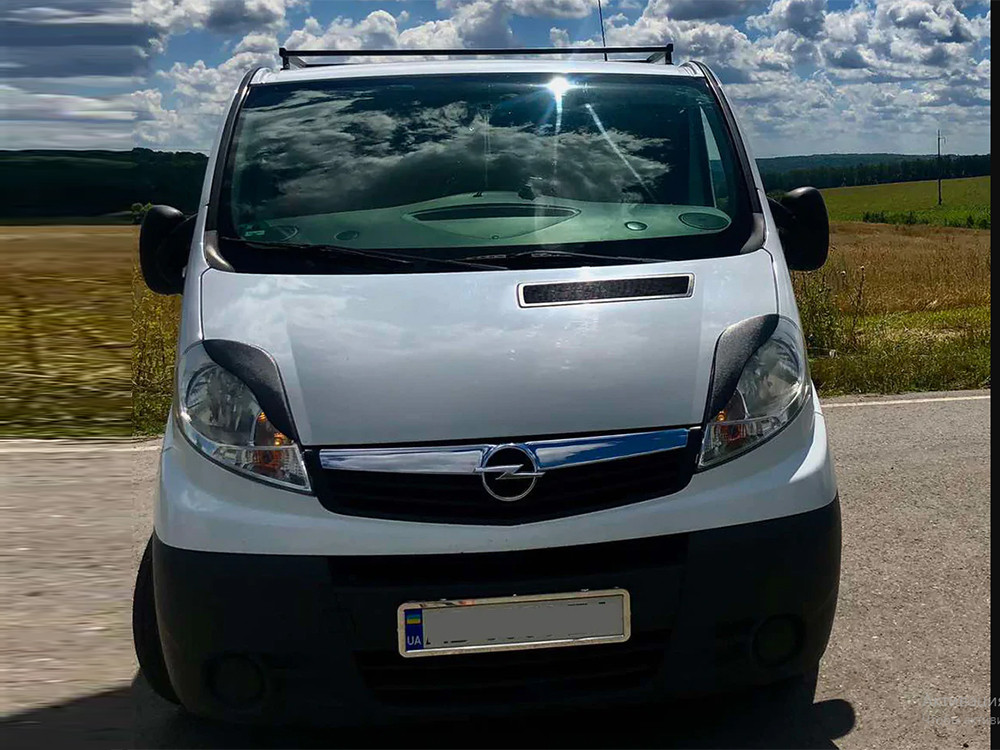 Вії на фари Opel Vivaro 2001-2014 "Porshe style" Накладки на фари Опель Віваро
