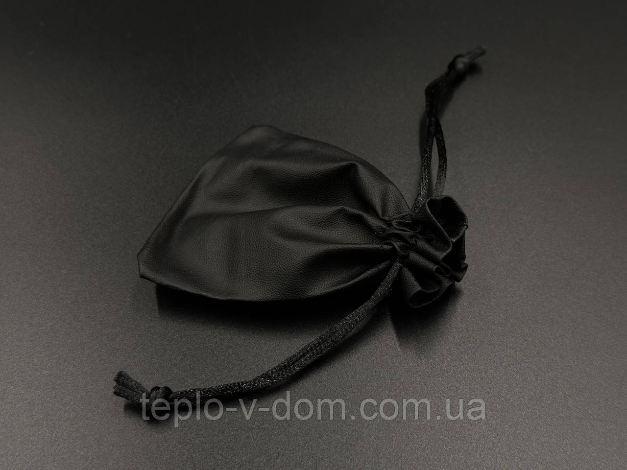Подарунковий мішечок шкіряний на затяжках 7x9см чорного кольору