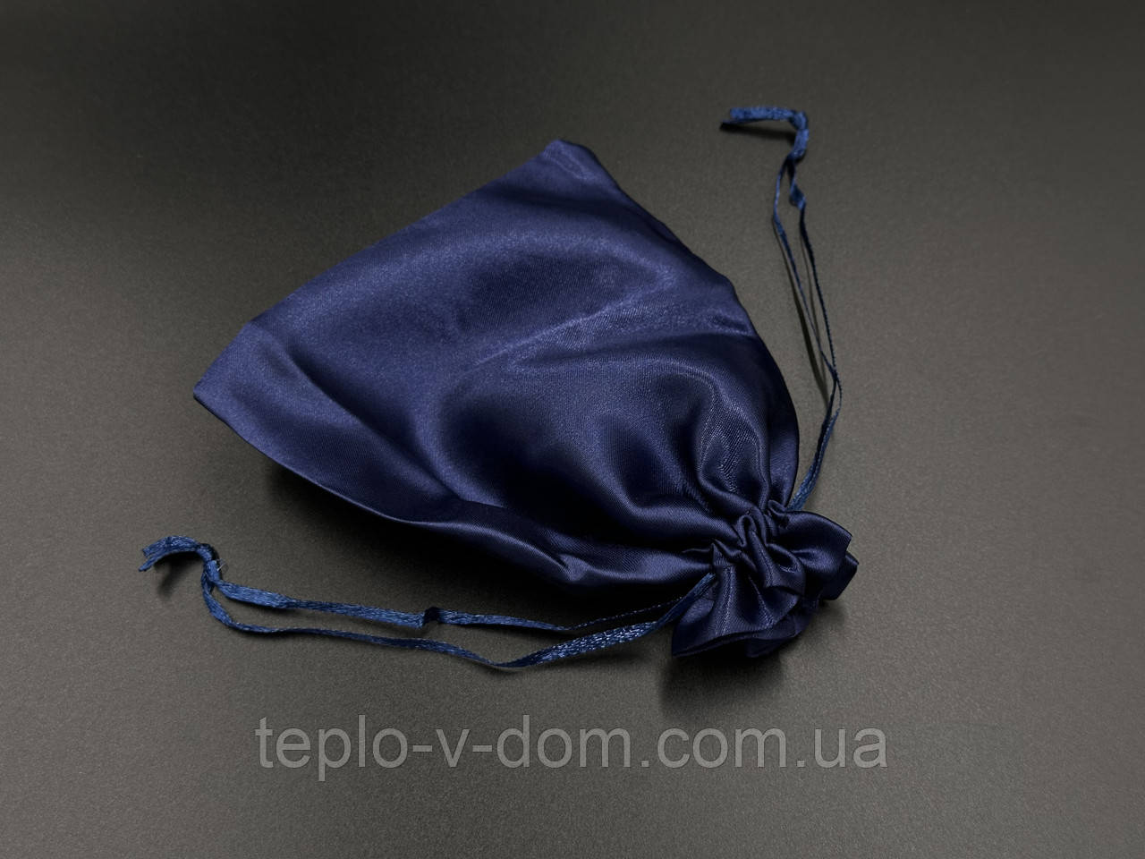 Подарунковий мішечок з атласу на затяжках 12x15см синього кольору