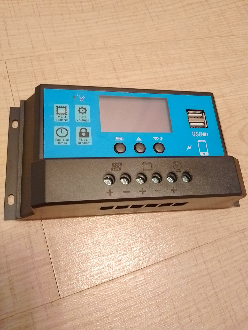 Контролер заряду PWM 40a 12v/24v для сонячних панелей