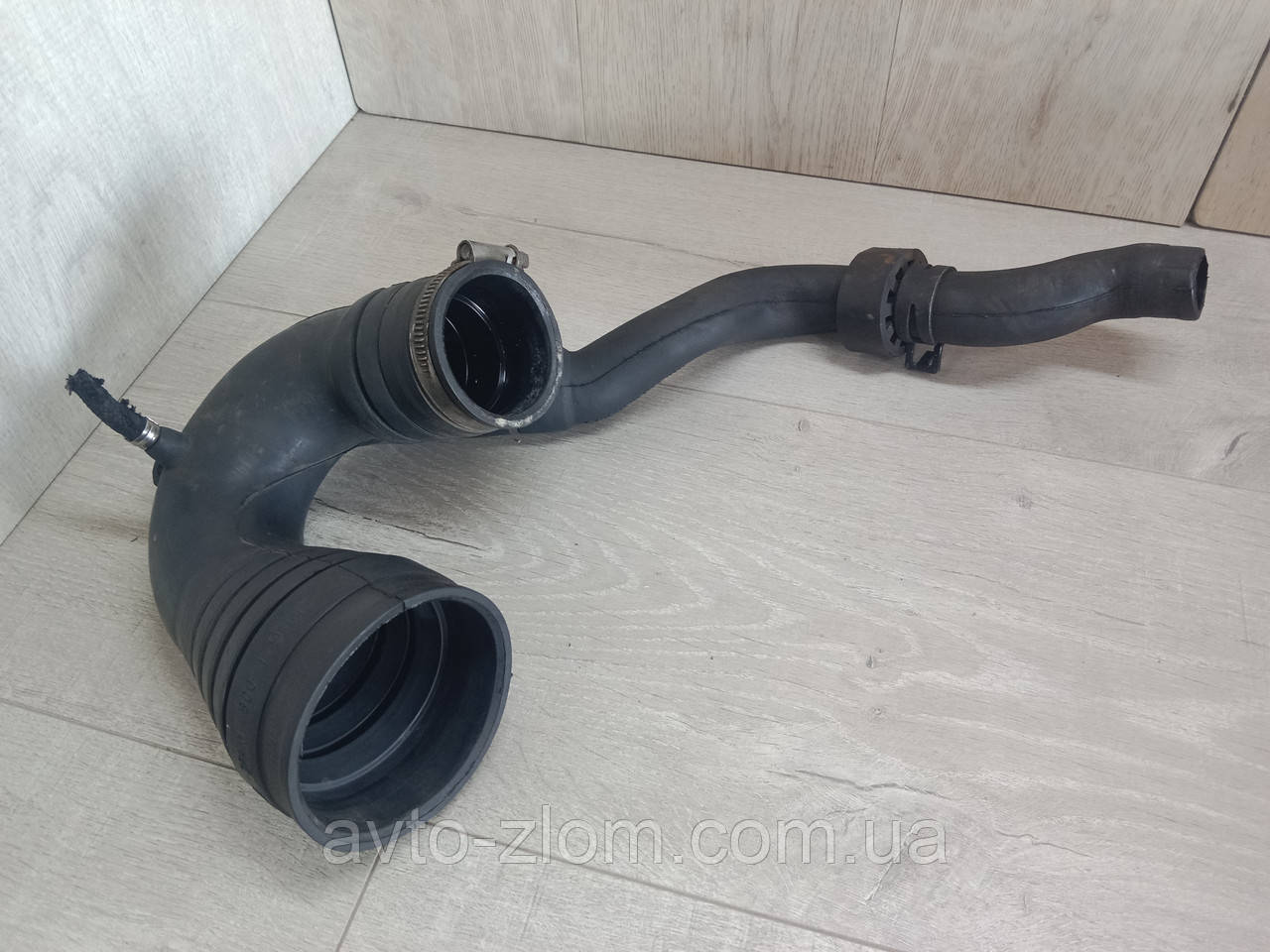 Патрубок турбіни Volkswagen Passat B5, Audi A4, Пассат Б5, Аудіо А4 1,9 TDI. 8D0129615., фото 1