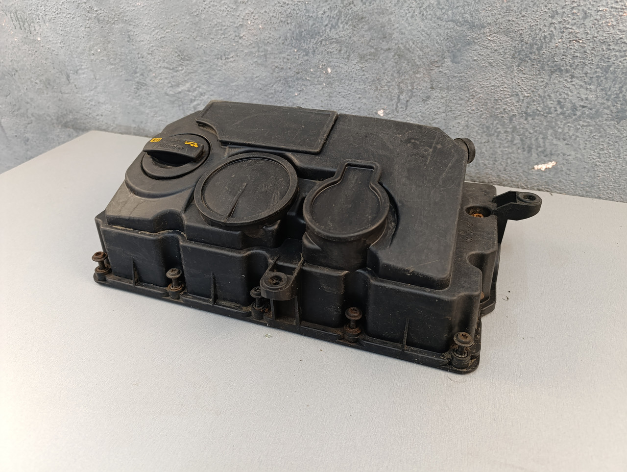 Кришка клапанна Volkswagen Caddy BLS BSU BMM 03G103475D