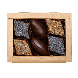 Набір цукерок без цукру з фініками в шоколаді та пахлавою