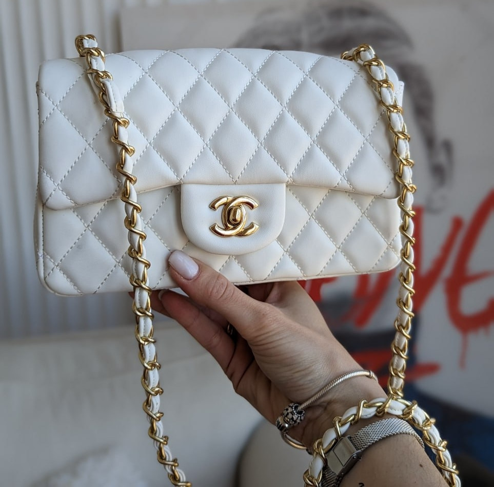Жіноча сумка Chanel Classic біла
