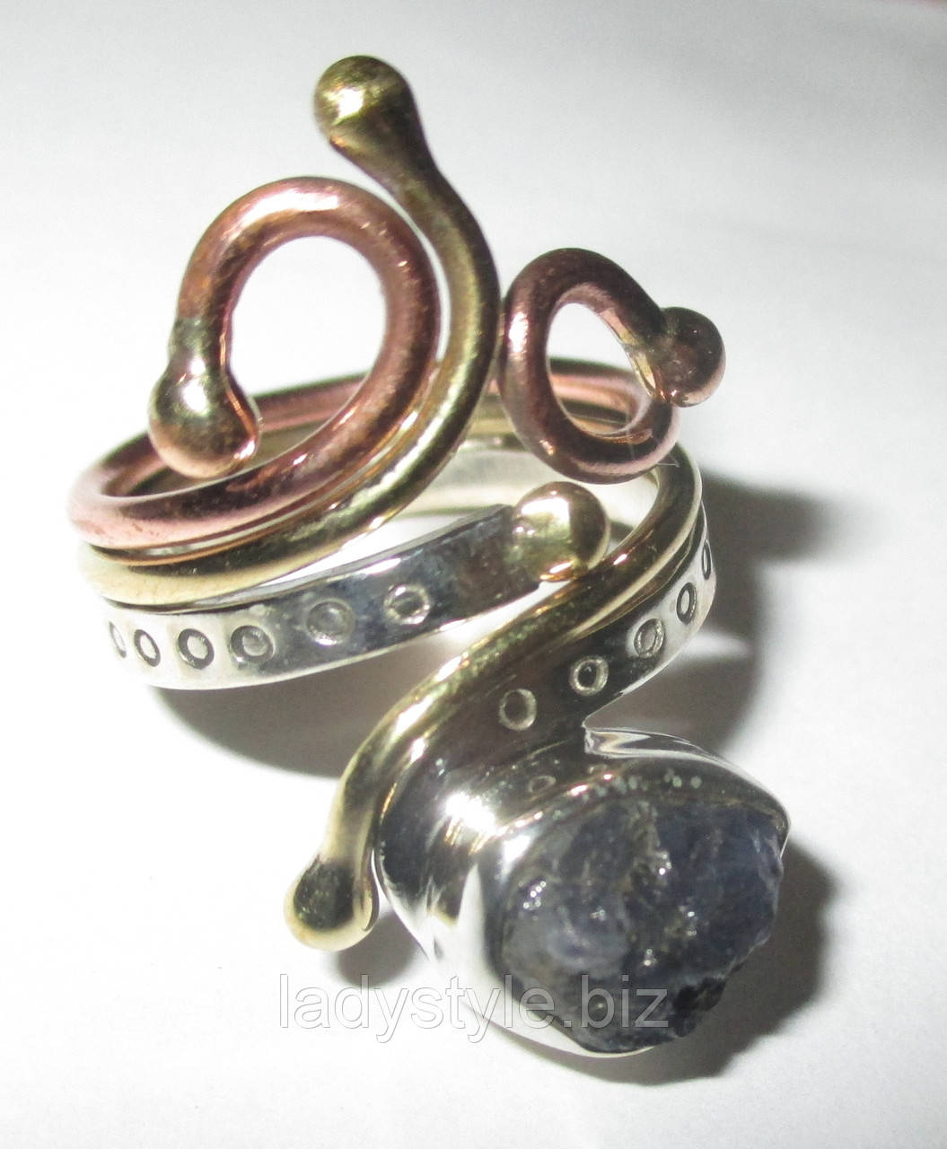 Срібне кільце з танзанітом "Поцілунок", розмір 17,7, фото 1