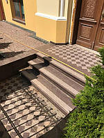 Гранітні сходи та площадка з Токівського граніту 17