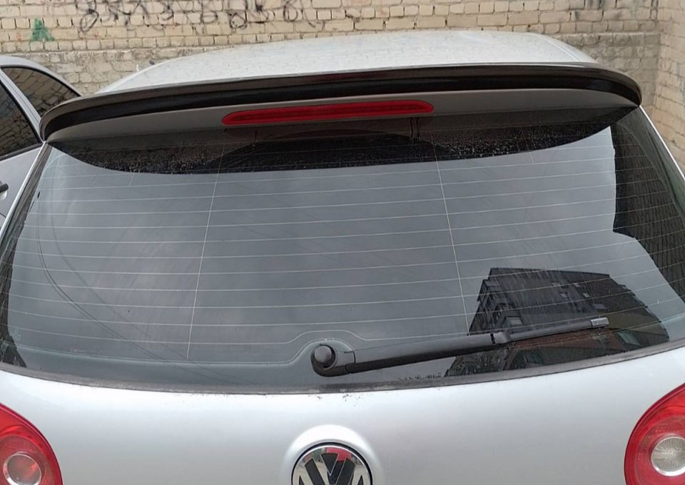 Спойлер (під фарбування) для Volkswagen Golf 5