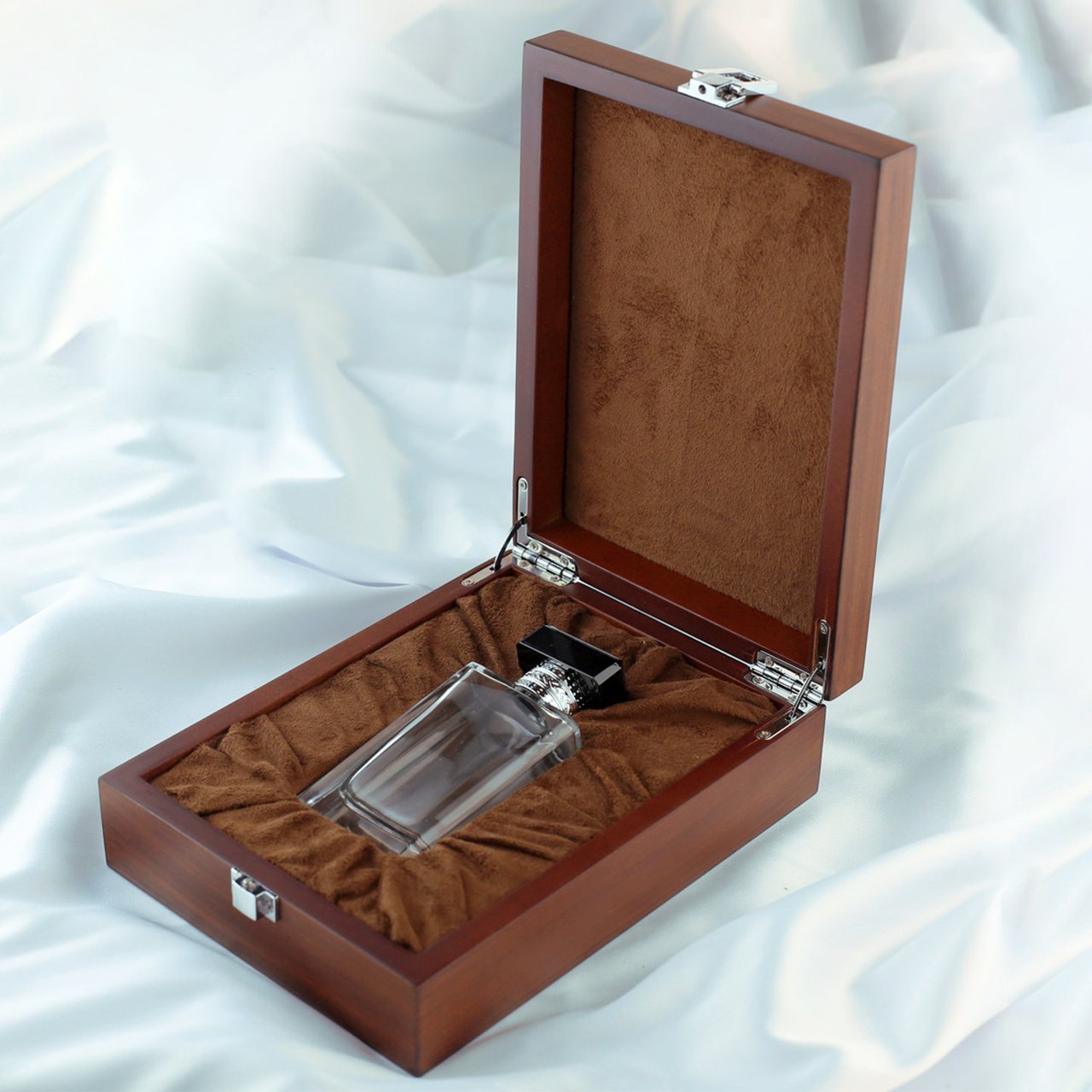 Дерев'яна скринька для зберігання парфумерії з прихованими петлями та оксамитовою обшивкою, фото 1