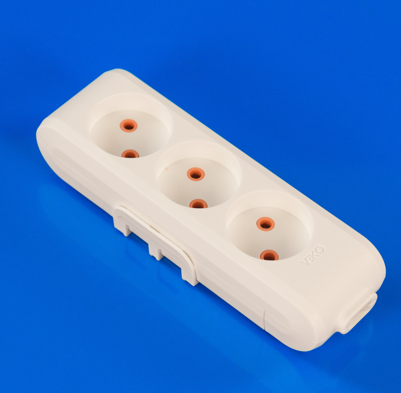 Електрична колодка на 3 розетки Viko TriPlug, фото 1