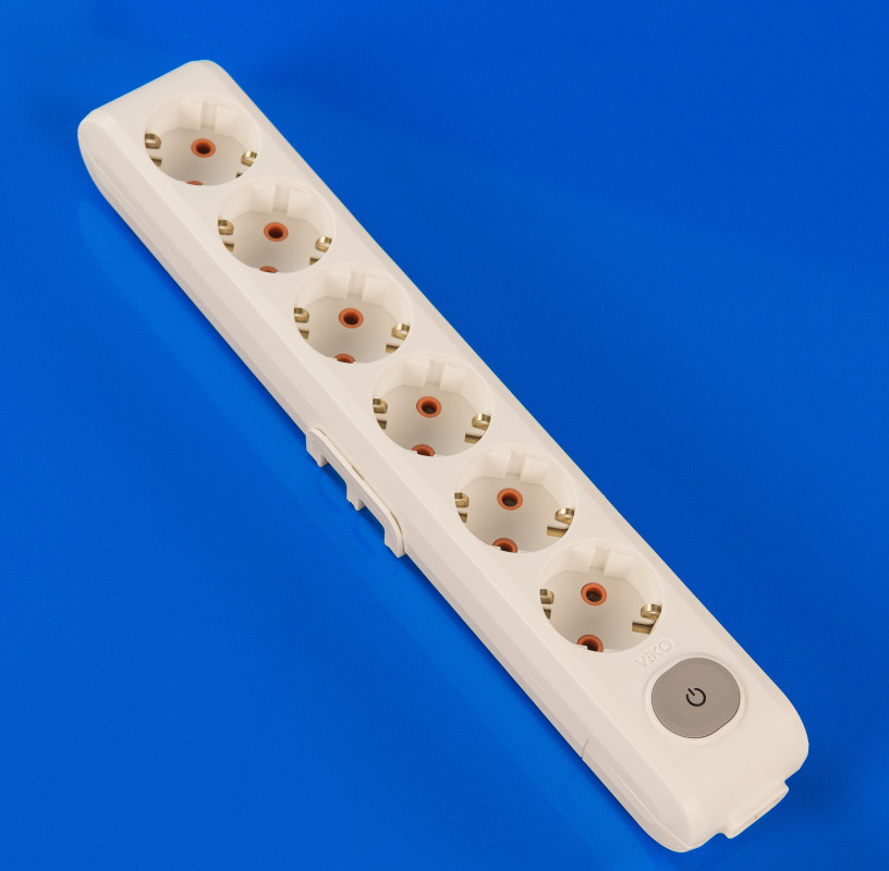 Електрична колодка на 6 розеток із заземленням і вимикачем Viko Power-Switch, фото 1