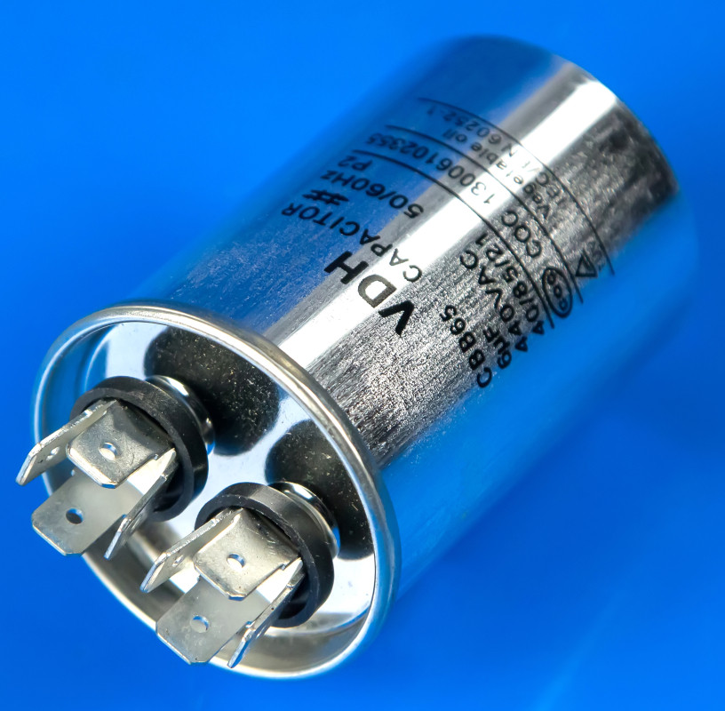 Конденсатор для кондиціонера 6 Mf 440V у металевому корпусі CBB65