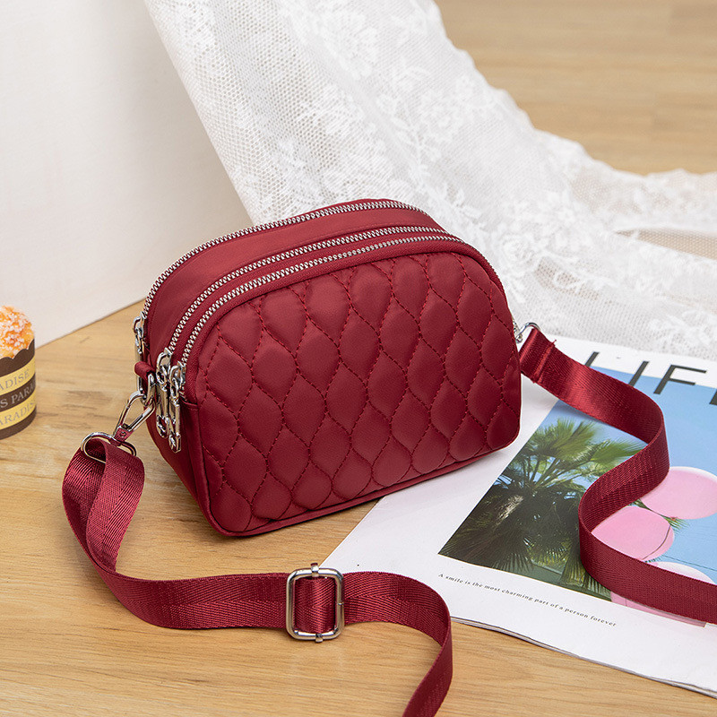 Жіноча класична сумка зі срібною фурнітурою крос-боді на ремінці на три відділи червона, фото 1