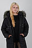Жіночий чорний теплий зимовий пуховик середньої довжини з з хутром, фото 2